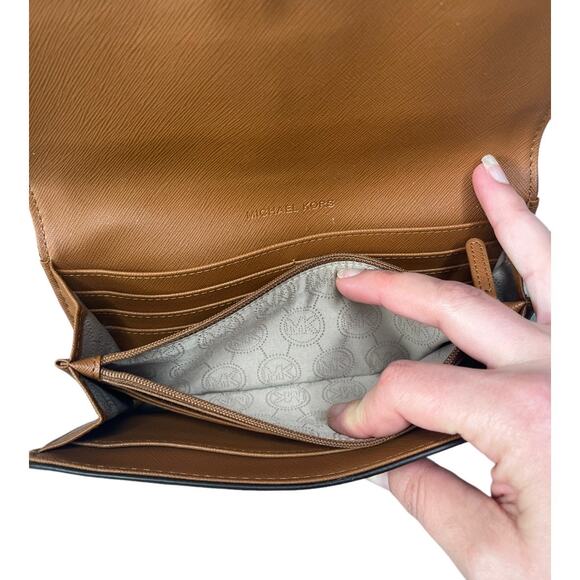 Michael Kors Fulton Carryall brown pebble leather flap snap closure wallet - Picture 4 of 10